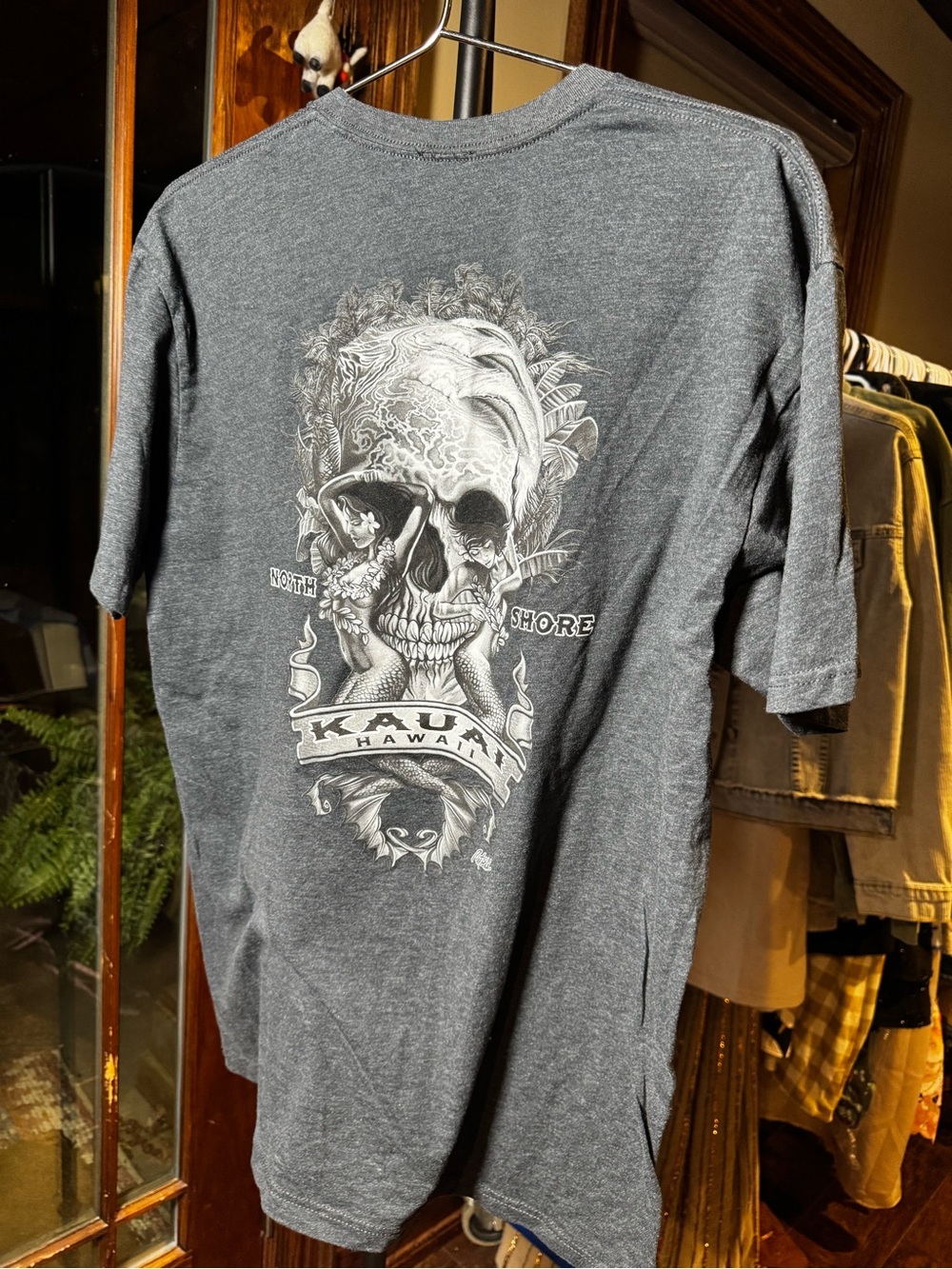 Kauai Hawaii Men's Graphic T-Shirt Grey Skulls Size XL